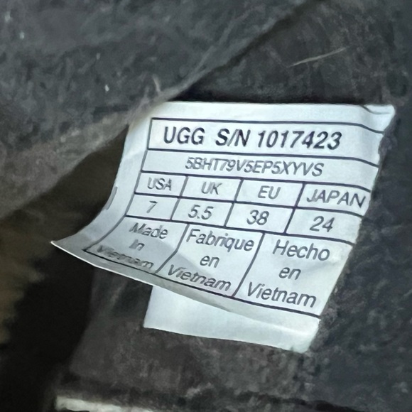 UGG Winter Boots - Picture 2 of 4